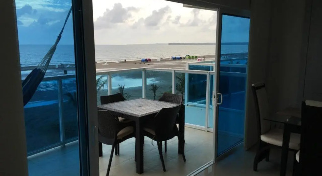 Апартаменты с балконом и с красивым видом из окна Cartagena Beach Front