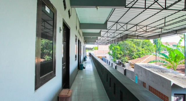 Kost Mittasukha Family by OYO Rooms