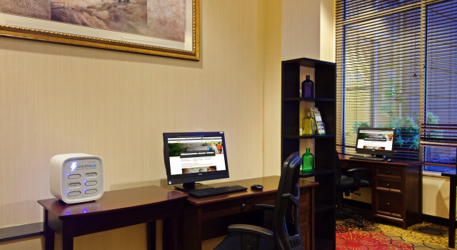 Holiday Inn Express & Suites Seattle Downtown - Lake Union by IHG, Забронировать Отель Саут-Лейк-Юнион Сиэтл, рядом с Международный фонтан