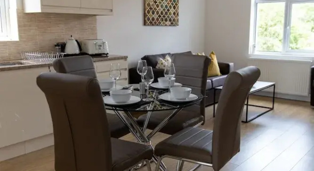 Апартаменты Deluxe c 1 комнатой London Northwick Park by Riis Property