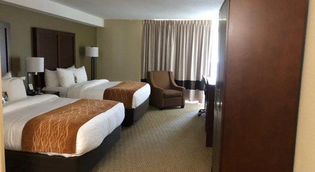 Четырёхместный номер Standard с балконом Comfort Inn & Suites near Danville Mall