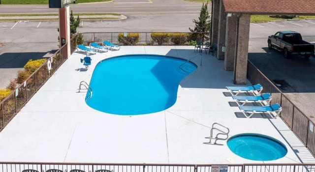 Days Inn By Wyndham Pigeon Forge South, Забронировать Отель Недорогие отели Пиджен-Фордж, рядом с TopJump Trampoline Park &amp; Extreme Arena, недорого