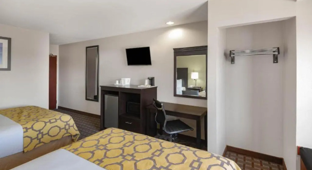 Четырёхместный номер Standard Baymont by Wyndham Farmington