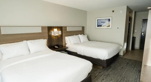 Четырёхместный номер Standard Holiday Inn Express Hotel & Suites Knoxville-North-I-75 Exit 112 by IHG