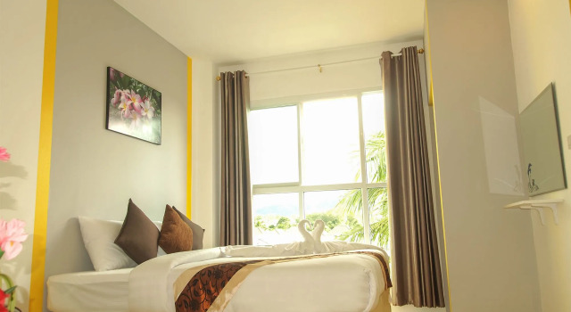 The Sunflower Holiday Hostel, Забронировать Хостел Таланг остров Пхукет