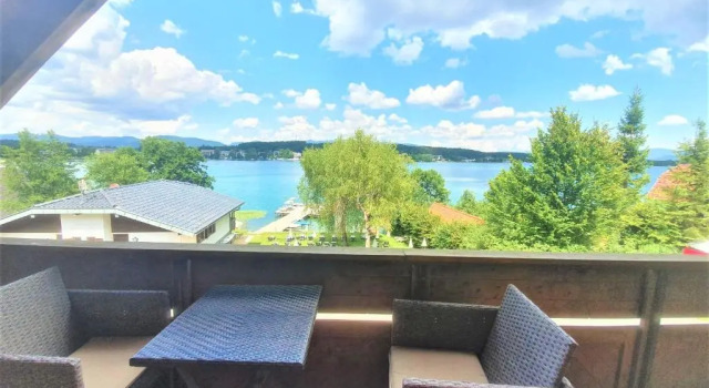 Апартаменты c 1 комнатой с балконом и с видом на озеро Apartments Am See
