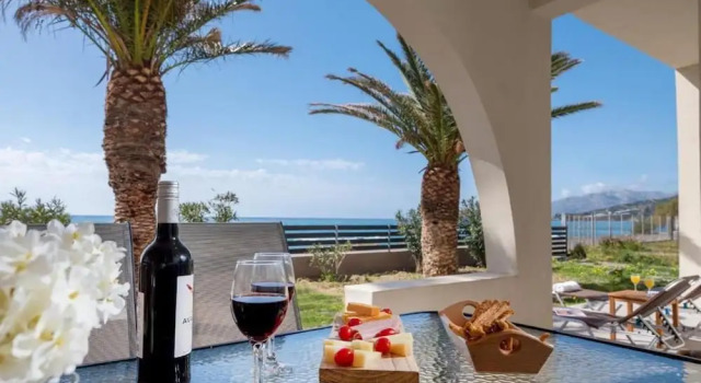 Апартаменты Atalanti Seaside Junior Suites