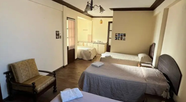 Кровать в общем номере Hostal La Culta