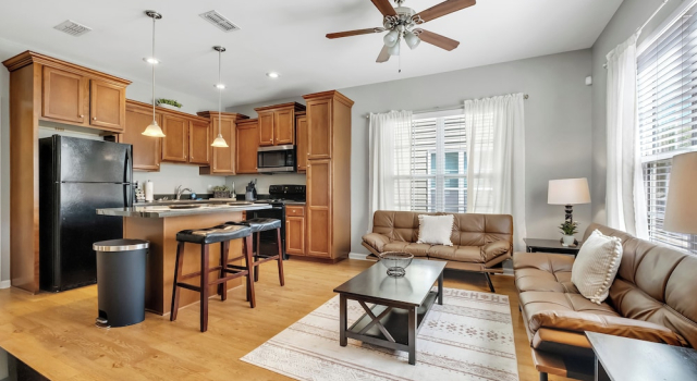 FSU Home Base! Poolside Retreat 3 Mi to Campus, Buchen Sie Ferienwohnung Tallahassee 