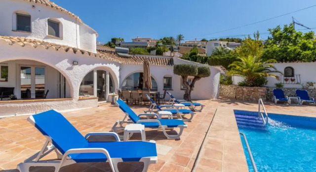 VILLA LA PALOMA - charmant - neu renoviert, Boek Villa Benissa Alicante Province