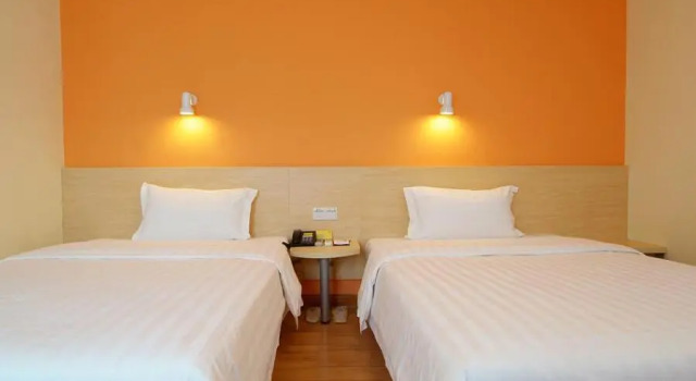 Двухместный номер Business 7Days Inn Xuzhou Normal University Yunlong Mountain