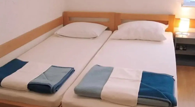 Apartments and Rooms Mladen, Забронировать Апартаменты/квартира Отели Водице с парковкой, рядом с Частный Пляж Отеля «Кристина», Парковка
