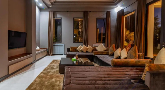 Luxury villa coconut en pleine palmeraie de 8 suites, Забронировать Вилла Отели Марракеш-Тенсифт-Эль-Хауз с парковкой, Парковка