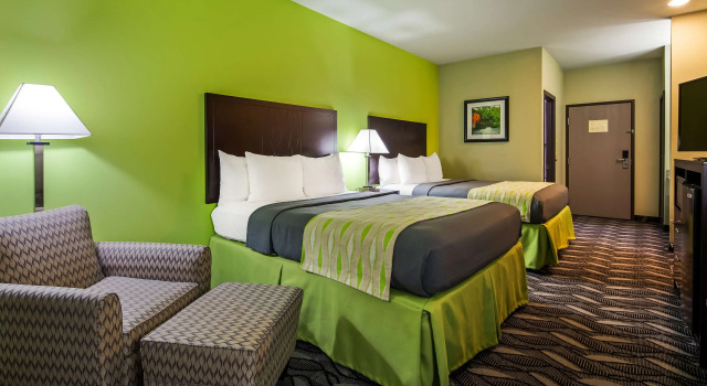Четырёхместный номер Standard Best Western Mt. Vernon Inn