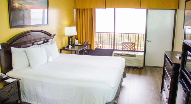Двухместный номер Mobility/Hearing Impaired Access Wyndham Garden Fort Walton Beach - Fully Renovated