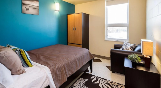 Люкс University of Winnipeg Downtown Hostel