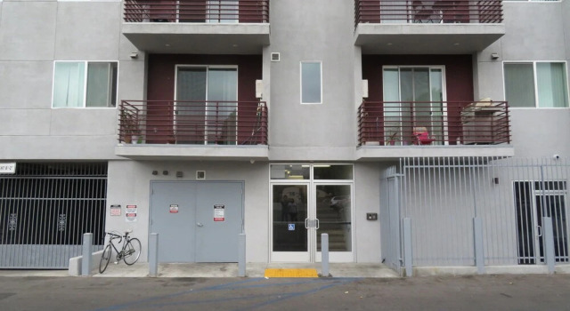 Fully Furnished Apartments near CSUN, Забронировать Апартаменты/квартира Резеда San Fernando Valley