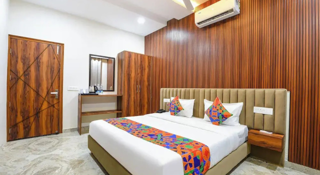 Номер Premium Fabhotel Regal