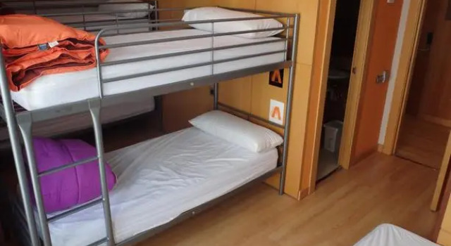 Mola! Hostel Burgos, Забронировать Хостел Недорогие отели Бургос, рядом с Художественный музей Марсельяно Санта-Марии, недорого