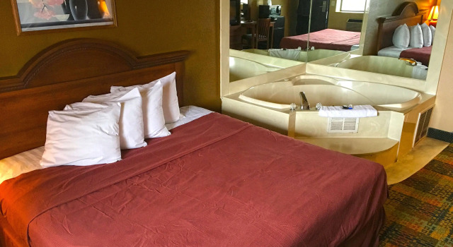 Номер Deluxe Americas Best Value Inn-Livonia/Detroit