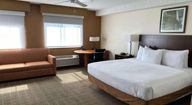 Двухместный люкс Отель Baymont by Wyndham Orlando South