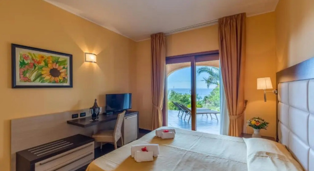 Трёхместный номер Standard с видом на море UNICO Cannamele Escape Tropea by Life Resorts