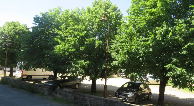 Chez Bernard et Michèle, Prenota Appartamento Hotel a Alvernia con parcheggio, Parcheggio