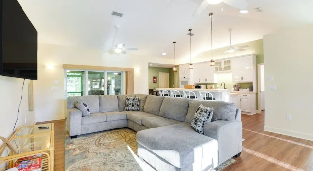 Коттедж Pet-friendly Fort Pierce Home w/ Screened Porch!