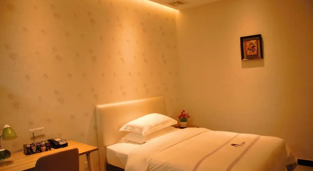 Номер Standard J Hotel