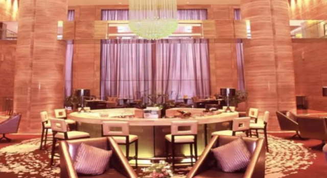 Howard Johnson Changshan Lake Plaza Changle, Book Hotel Hoteller i Yueyang med pool, Swimmingpool