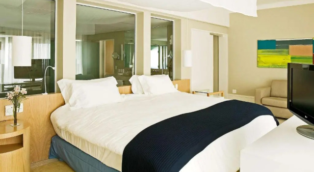 Двухместный номер Superior с балконом и с видом на бассейн Hotel Jequitimar Guaruja Resort & Spa by Accor