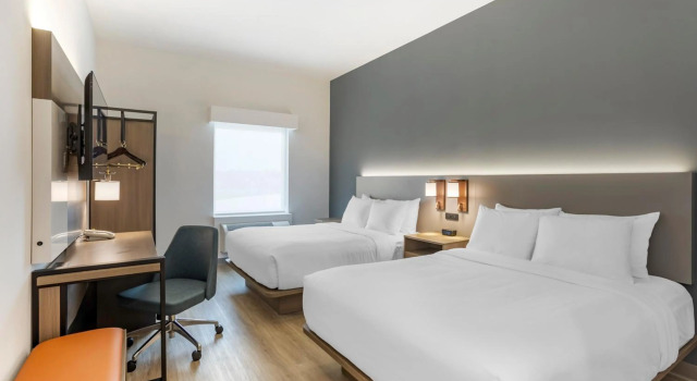Comfort Inn & Suites Newark Liberty International Airport, Забронировать Отель Ньюарк North Jersey, рядом с Lincoln Park
