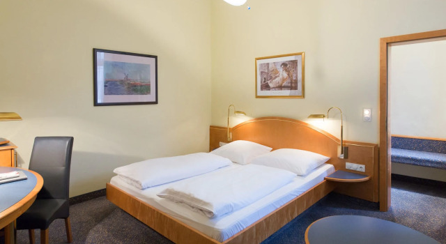 Hotel Uhland, Забронировать Отель Отели Мюнхена с завтраком, рядом с Церковь «Гражданский зал», Завтраки