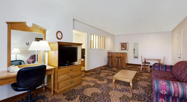 Двухместный люкс c 1 комнатой Days Inn by Wyndham San Angelo