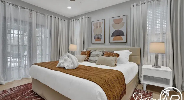 Modern Chic 7-BR with Pool & Gameroom, Rezerwuj Dom wakacyjny Hotele w Broward County z parkingiem, Parking