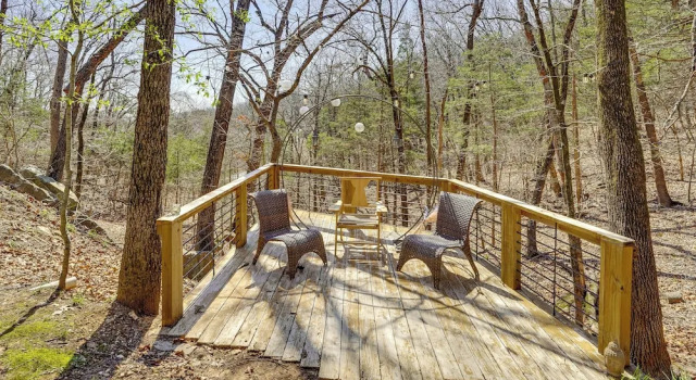 Коттедж Walk to Beaver Lake! 'the Cavehouse' w/ 4 Decks