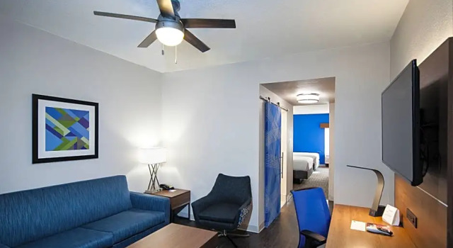 Четырёхместный люкс Holiday Inn Express Hotel & Suites Nashville Brentwood 65S