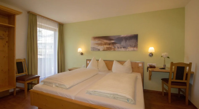 Двухместный номер Classic с балконом Hotel Munde