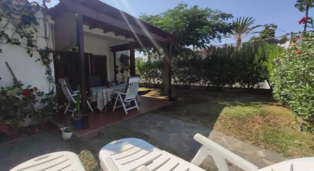 2 bedroom bungalow next Yumbo Center. free parking, Забронировать Отель Отели Плайя дель Инглес с бассейном, рядом с Экуменический храм Эль-Сальвадор, Бассейн