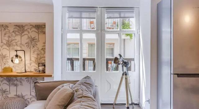 SERRENDY Stylish 2-bedroom apartment 1-minute walk to beaches