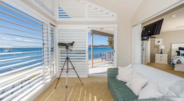 Waterfront Wonderland 41 Foreshore Dr stunning house with a lift linen Wi Fi and ducted air conditioning, Забронировать Дом для отпуска Саламандер-Бэй Port Stephens