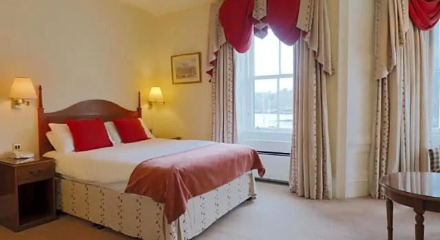 Номер Deluxe Royal Hotel