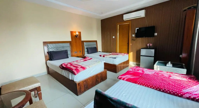 Plaza Inn Hotel, Book Hotel Hoteller i Rahim Yar Khan med parkering, Parkering
