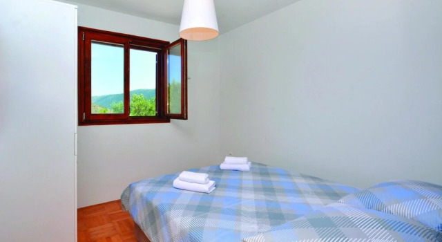 Amazing Home in Zrnovnica With Wifi and 2 Bedrooms