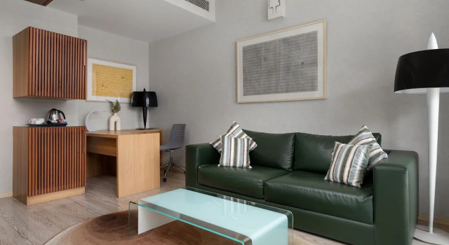 Двухместный люкс Business с балконом The Atara Near Golf Course Road
