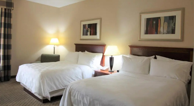 Четырёхместный номер Standard DoubleTree by Hilton Dayton Fairborn