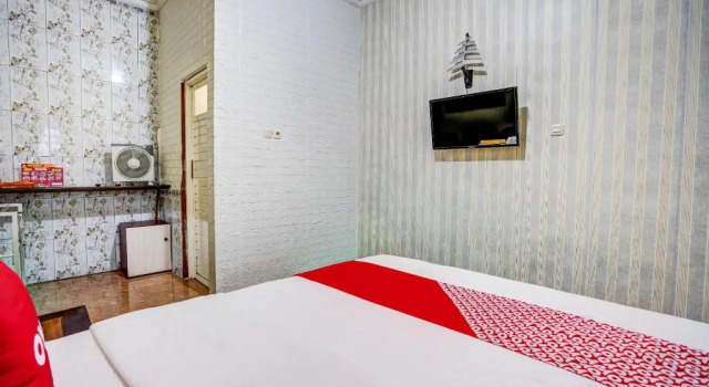 Camera Standard Super OYO 90642 Lancar Homestay Syariah