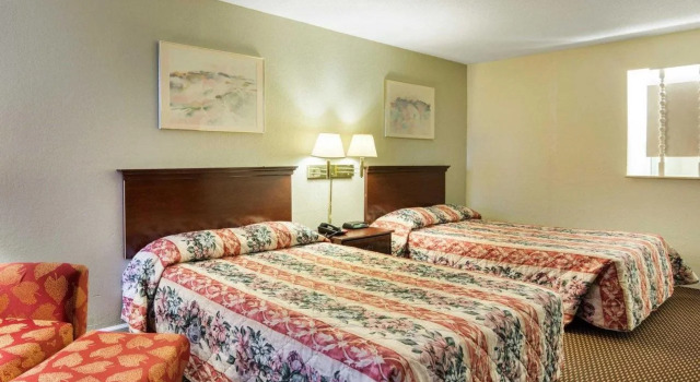 Rodeway Inn Emporia Inn, Забронировать Отель Эмпория Виргиния