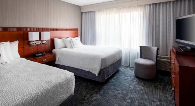 Четырёхместный люкс Courtyard by Marriott San Mateo Foster City
