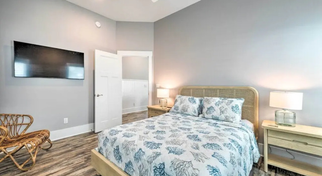 Коттедж Bright Coastal Abode With Porch & Beach Access!